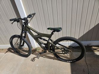 Giant downhill bike