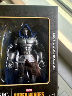 Dr Doom Marvel Legends Action Figure