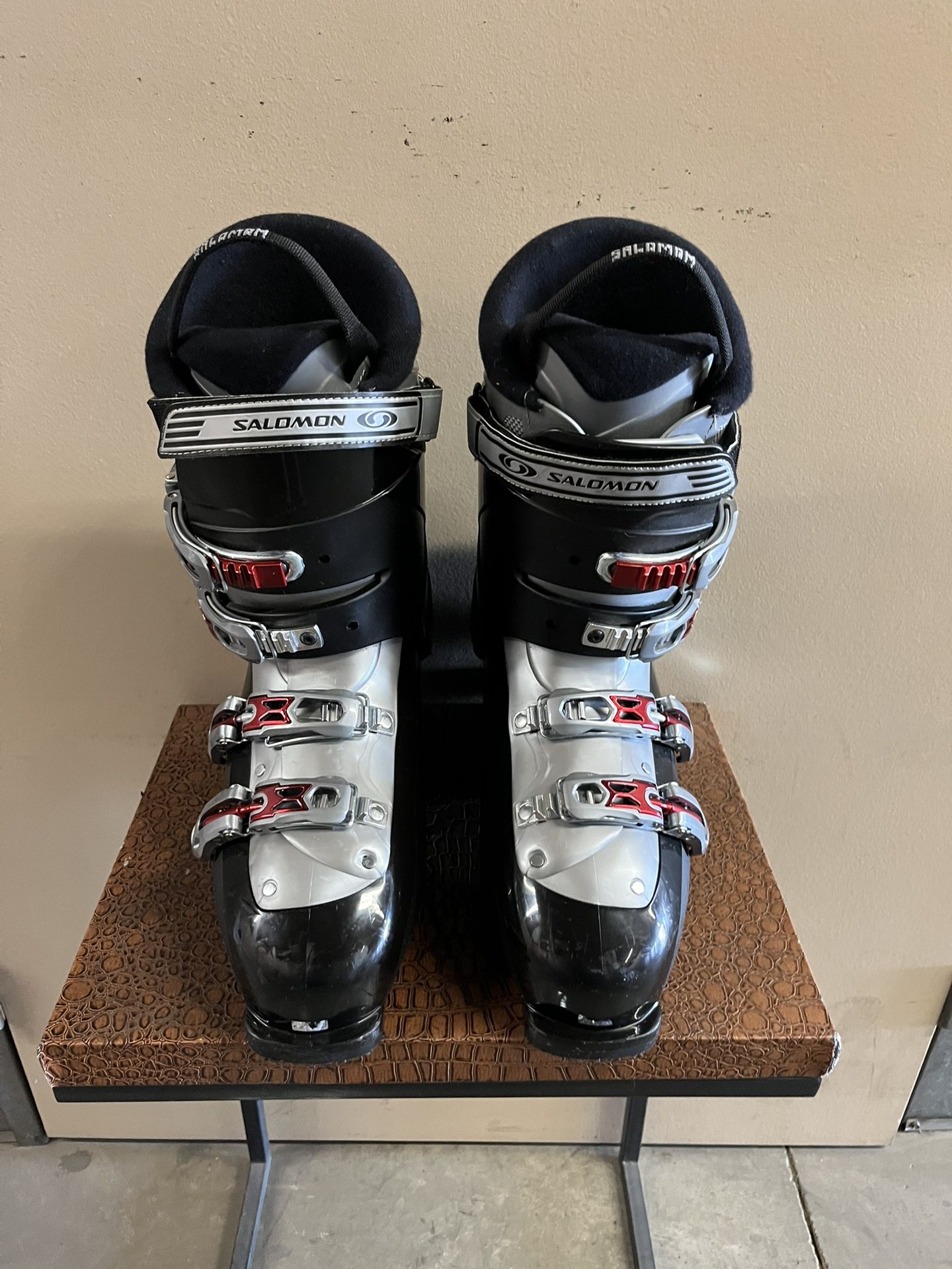 MEN'S SIZE 10 - 10 1/2 SALOMON SKI BOOTS - VERY GOOD CONDITION!