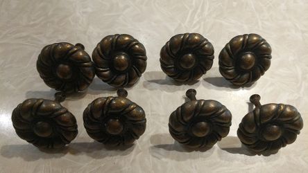 Cabinet drawer knobs
