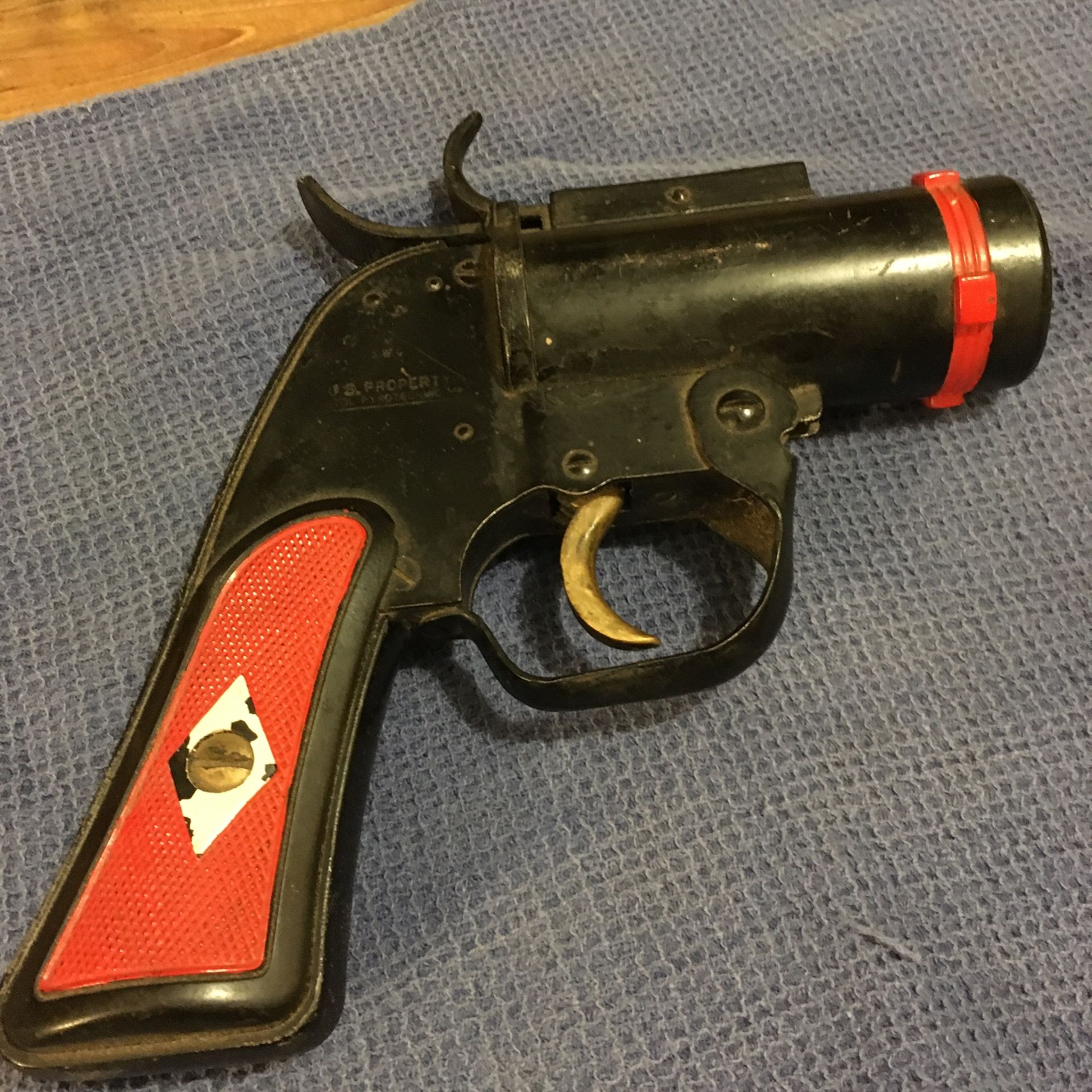 Vintage US Military Naval Flare Gun. Fighter Pilot issue.