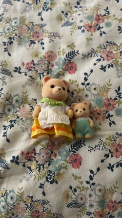 Calico critters mother, and child set.