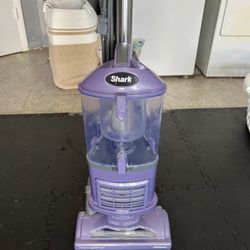 Shark NV352 Navigator Lift Away Upright Vacuum