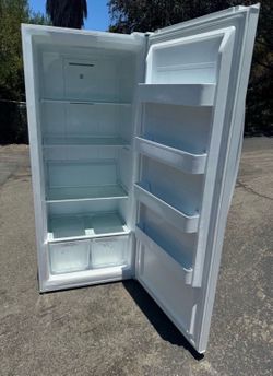 Freezer large 21 cubics household upright (free local delivery)