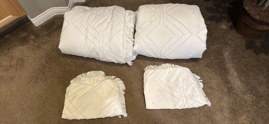 2x (twin) White Boho Tufted Geometric Comforter Set