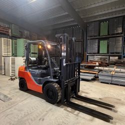 2015 Toyota 6000 lbs capacity forklift 