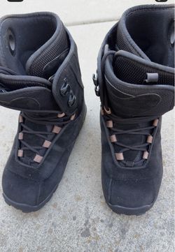 Black Snowboard Boots with Lace System