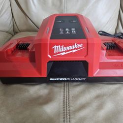 Super Cargador Milwaukee