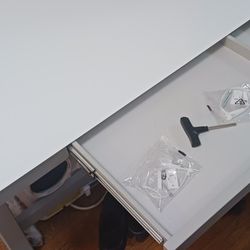 Hi Lo Table …… pick up ….. Need it gone…..