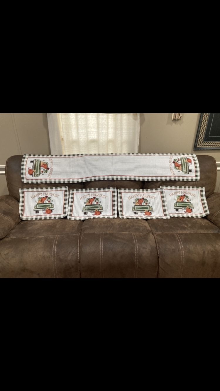 Fall/thanksgiving Placemats And Runner