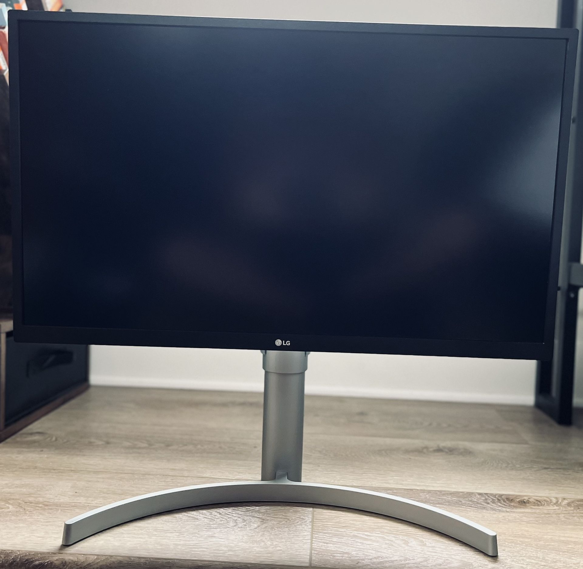LG 4k UHD (3840 x 2160) 27 - Inch IPS Monitor