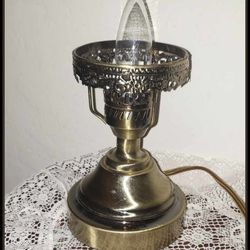 VINTAGE ORNATE MID CENTURY BRASS METAL FILIGREE VICTORIAN SIDE TABLE LAMP BASE
