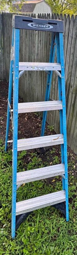 Werner 6-Step Fiberglass Step Ladder
