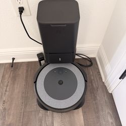 Roomba I3 Self-emptying Vacuum