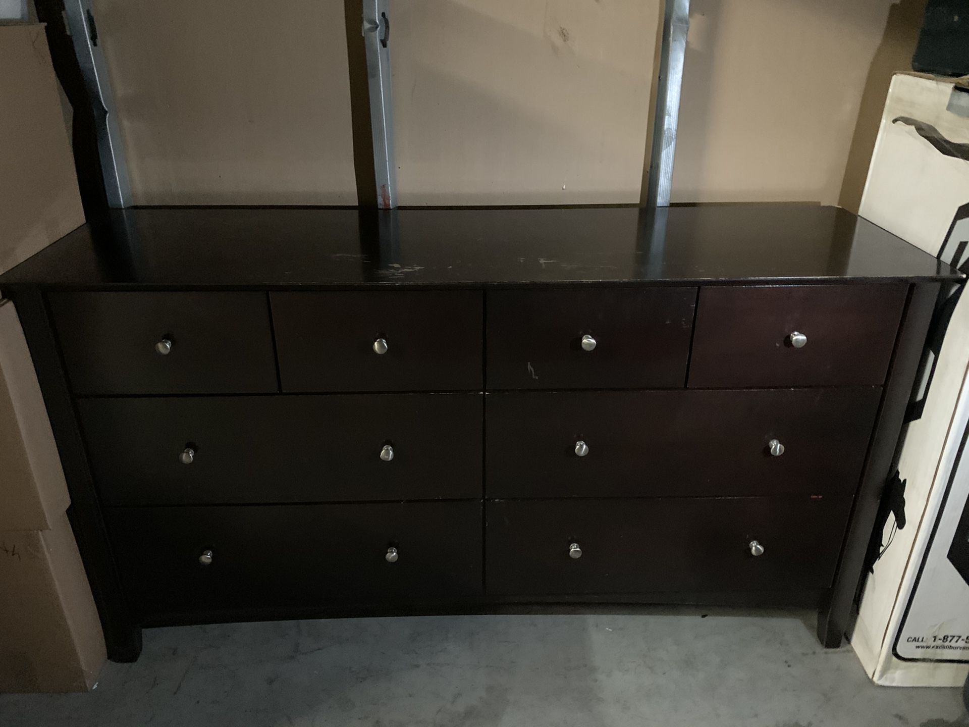 2 Dressers and 2 nightstands - Need to Sell in 2 Days!