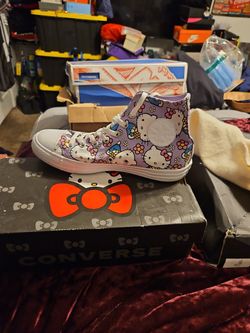 Hello Kitty Converse