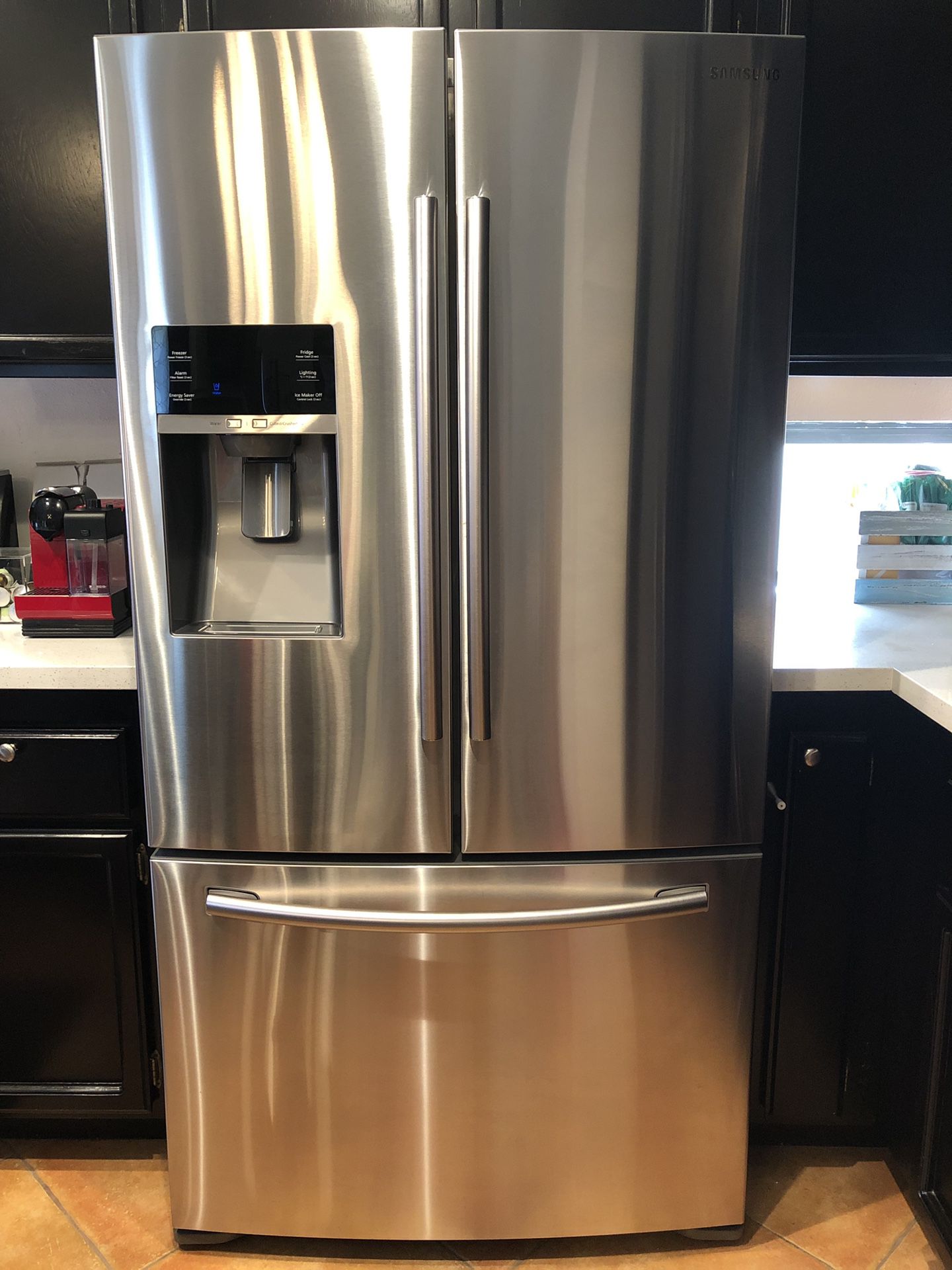 Samsung 22-cu ft Counter-Depth French Door Refrigerator with Ice Maker (Stainless Steel)