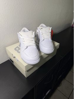 Nike supreme white size 11