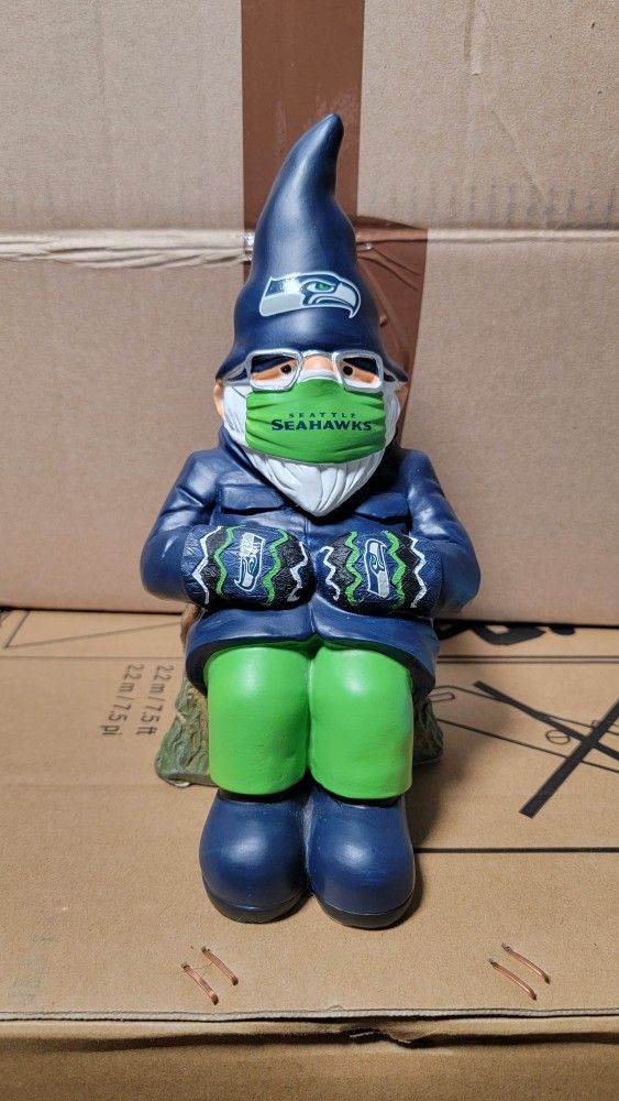 Seahawks Statue/Gnomes
