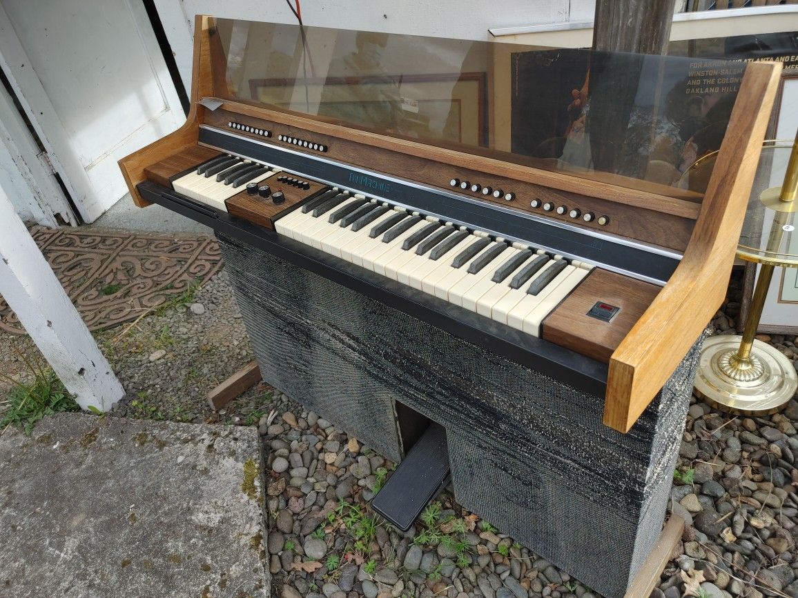 The Fun Machine Electric Organ