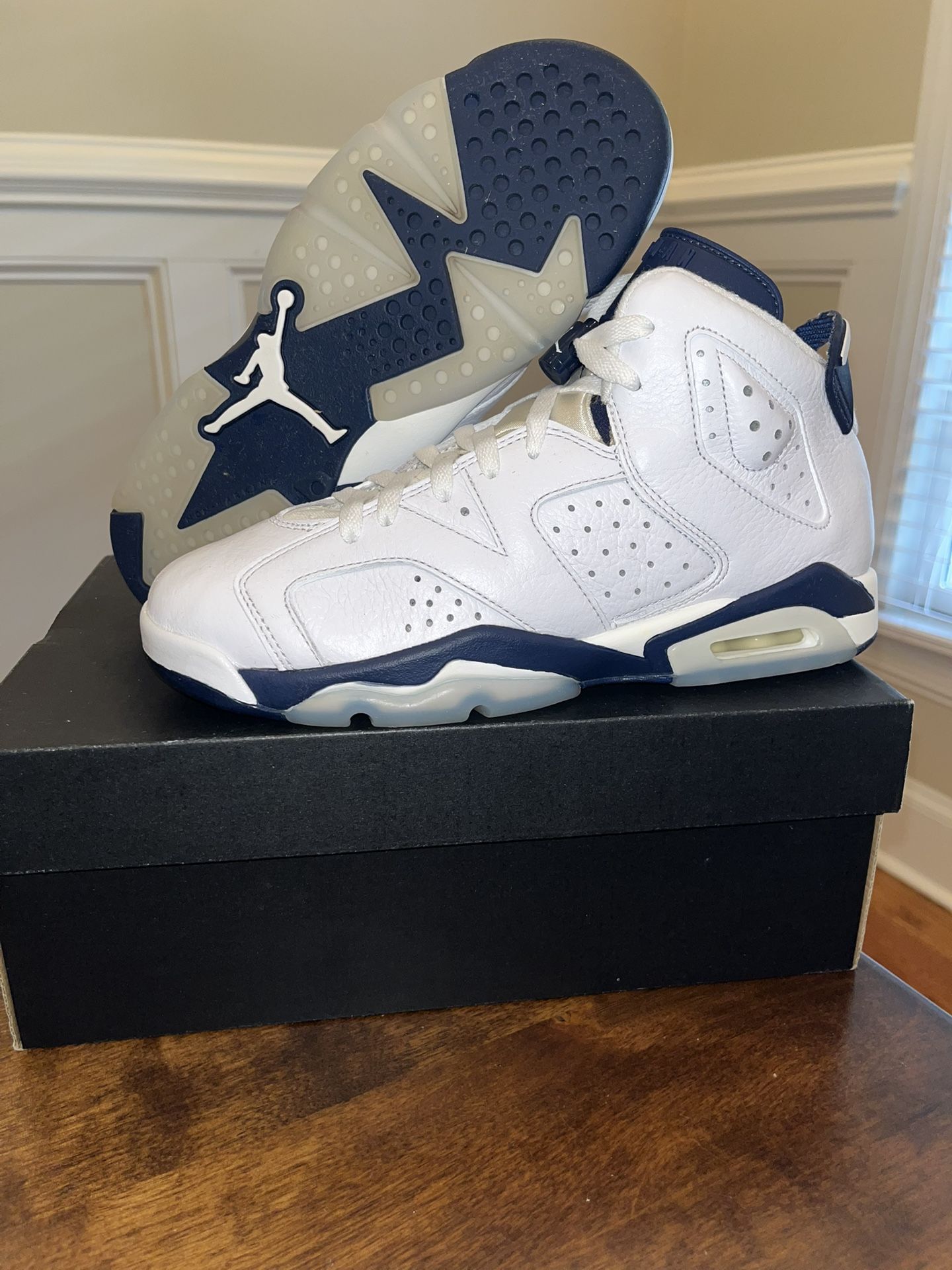 Kids sz 7 / Wmns sz 8.5 Air Jordan 6 “Midnight Navy”