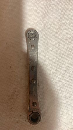 Small 1/4 /5/16 Mac tool