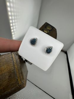 Diamond earrings Blue Diamonds