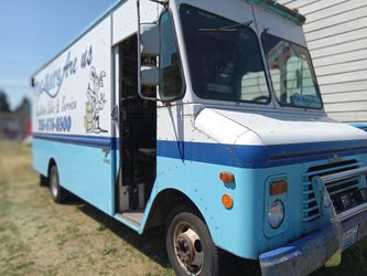 P3O  BOX TRUCK