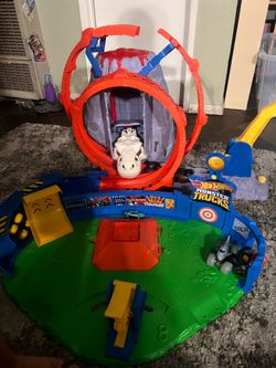 Hot wheels racetrack