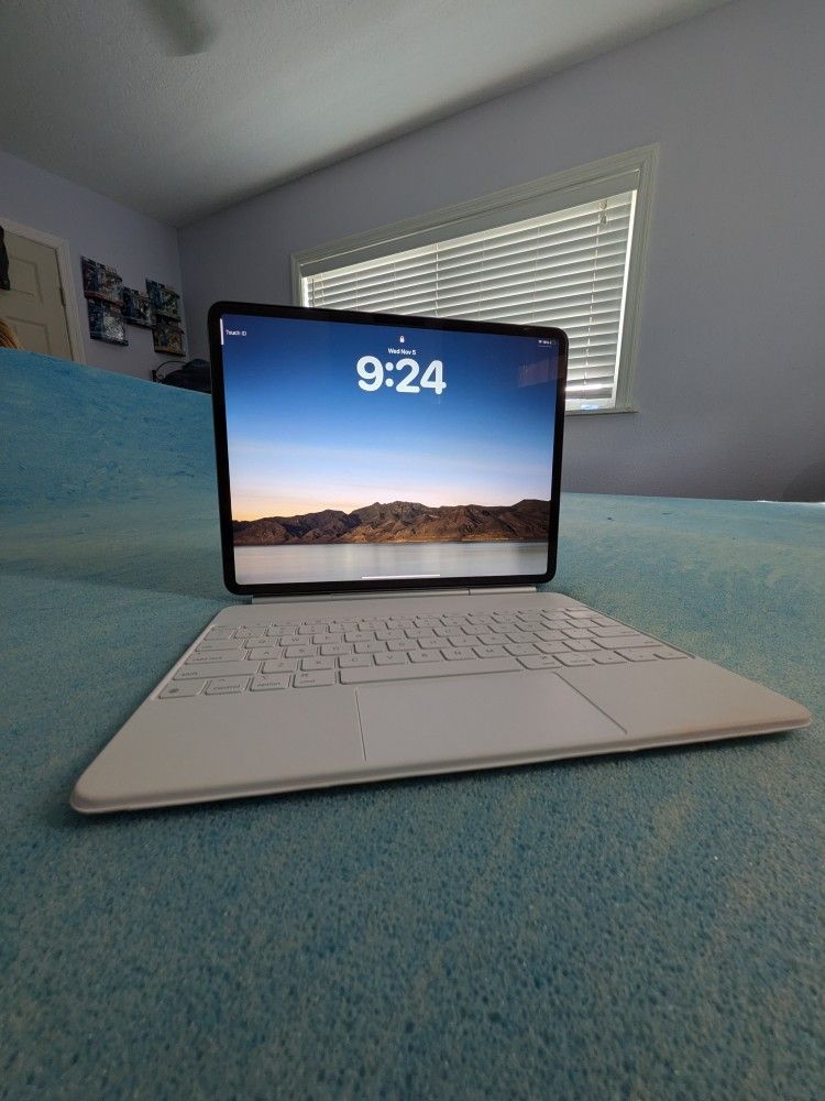 iPad Air M3 + Magic keyboard.