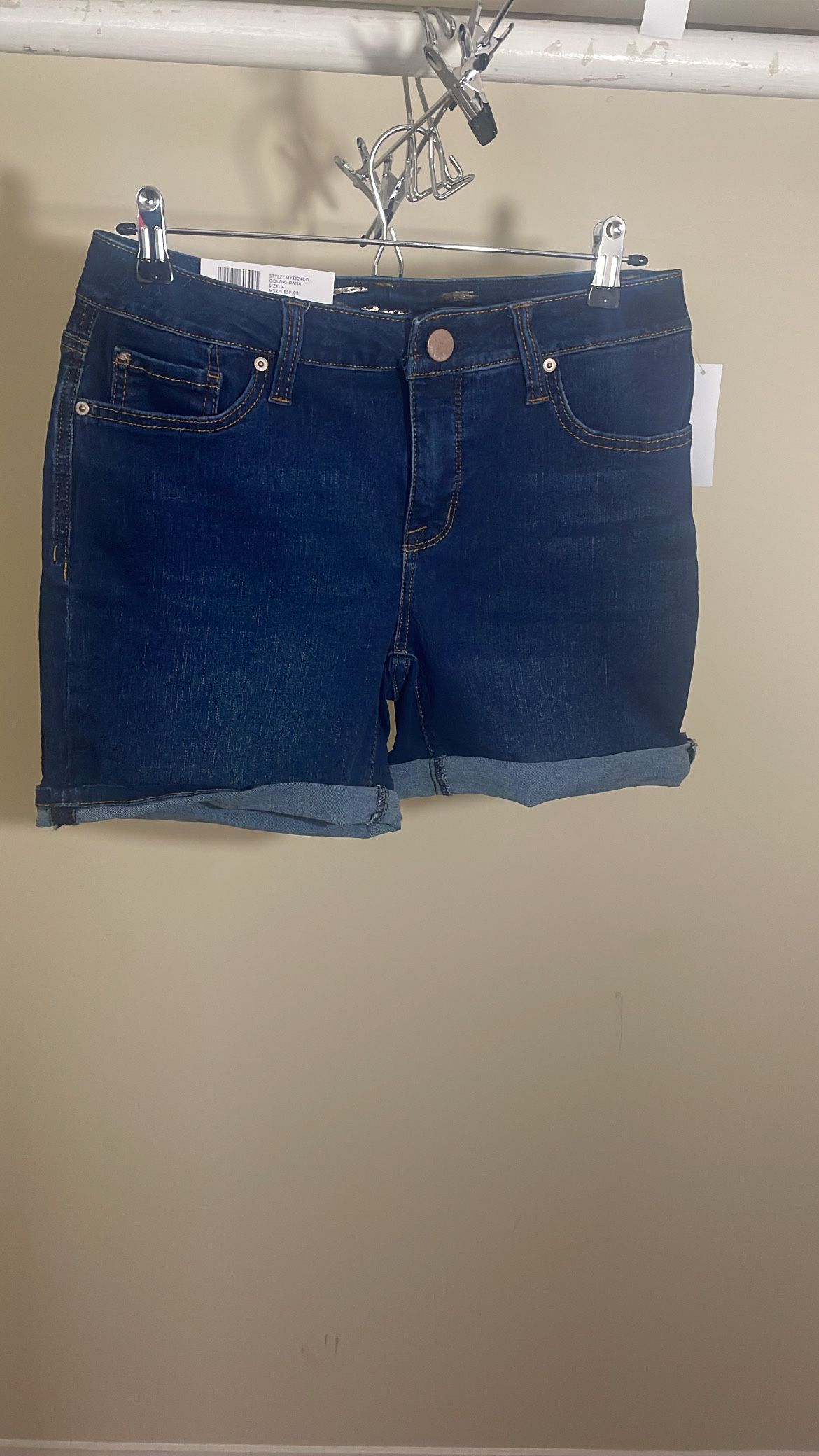 (contact info removed)7 WEEKEND SHORT MY3324R0 DANA Size 4