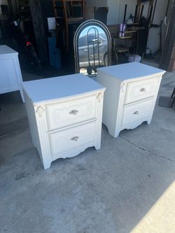 2 white nightstands