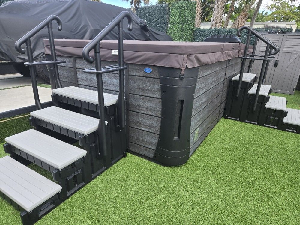 CAL SPA SWIM PRO X PACKAGE MODEL F-1655, 55 JETS., FREEDOM SOUBD SYSTEM, WIFI MODULE , LED HYDRO STREAMERS, TWIN PURE SILK OZONATOR SYSTEM, SUBWOOFER