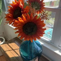 Beautiful Vase And Flowers 
