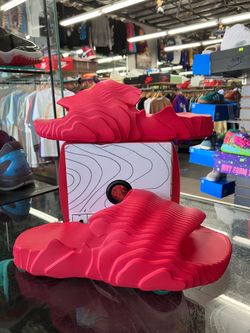 Women’s Auracles Red King of Hearts Chris Brown NAMI Slides