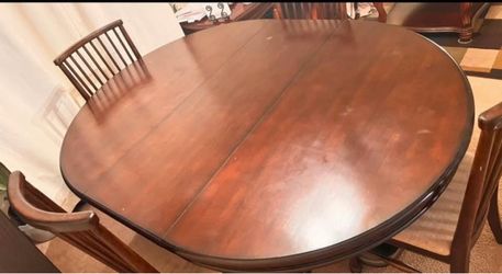 Oval Extendable Wood Dining Table with chairs
