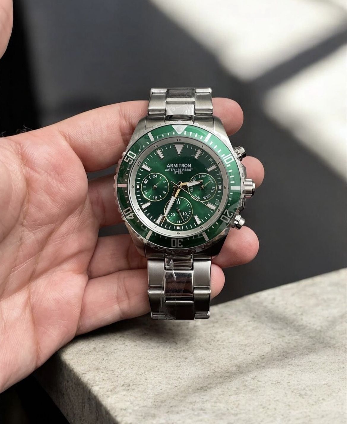 ARMITRON MENS WATCH (READ DESCRIPTION)