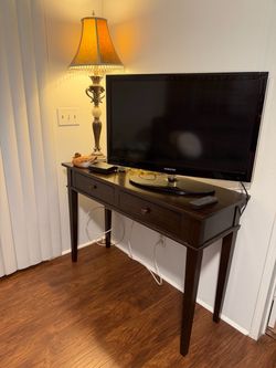 Small desk or entry table