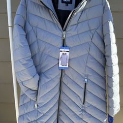 DKNY Woman’s Puffer Jacket New L size 