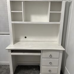 Kid/Teen Desk And Shelf