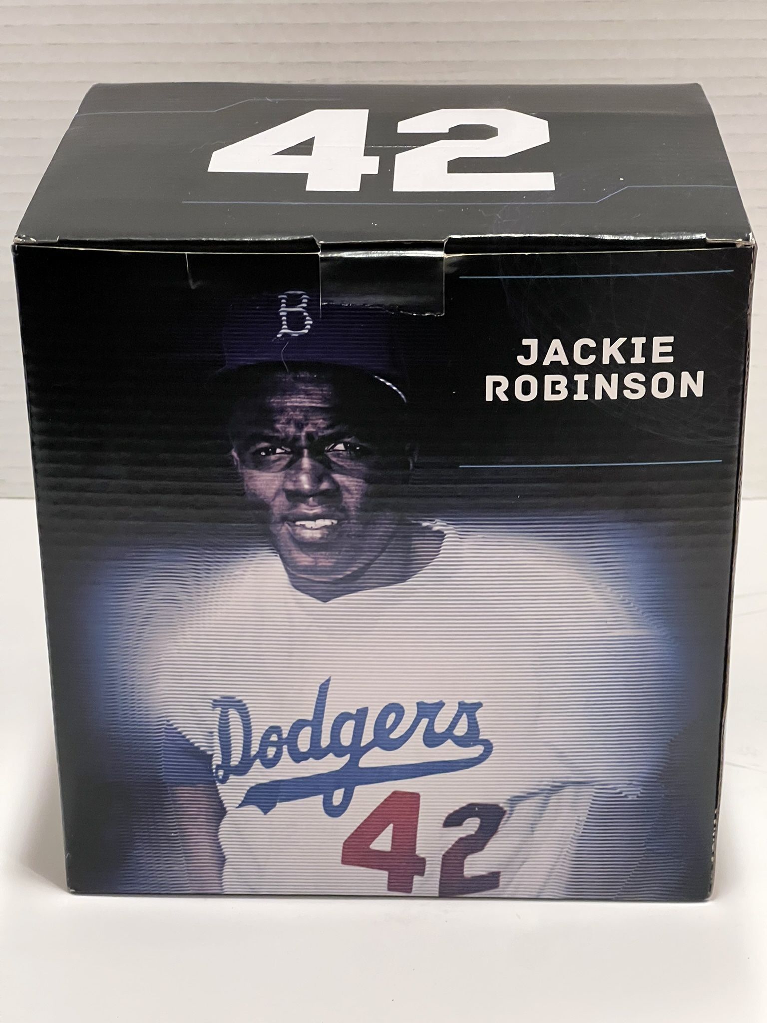 Dodgers 2017 Replica Jackie Robinson Statue