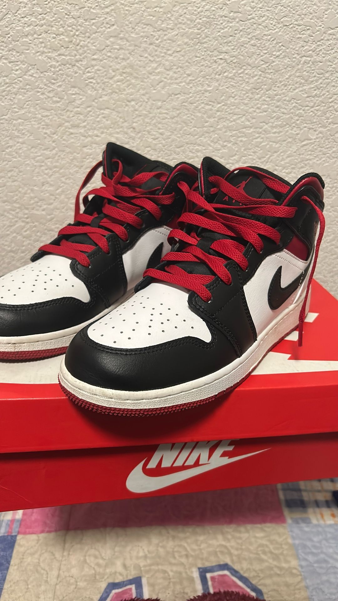 Air Jordan 1 Red Black Toe