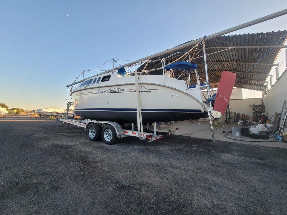 Hunter 260 sail boat