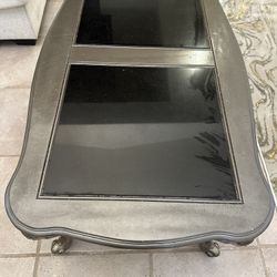 Selling a Coffee Table Along With An End Table . Can Also Be Sold Separately 