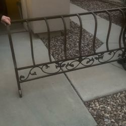 Queen Size Metal Bed frame 