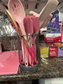 Utensil holder