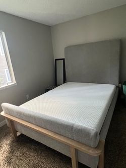 Bed with zinus mattress