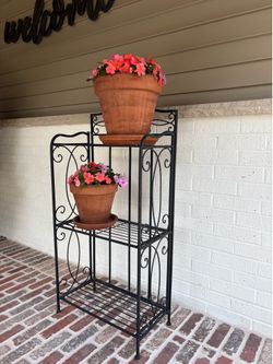 Metal plant stand