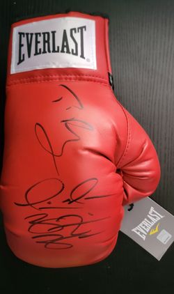 TYSON FURY V DEONTAY WILDER AUTOGRAPHED GLOVE!