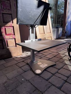 Standing Workstation / Desk